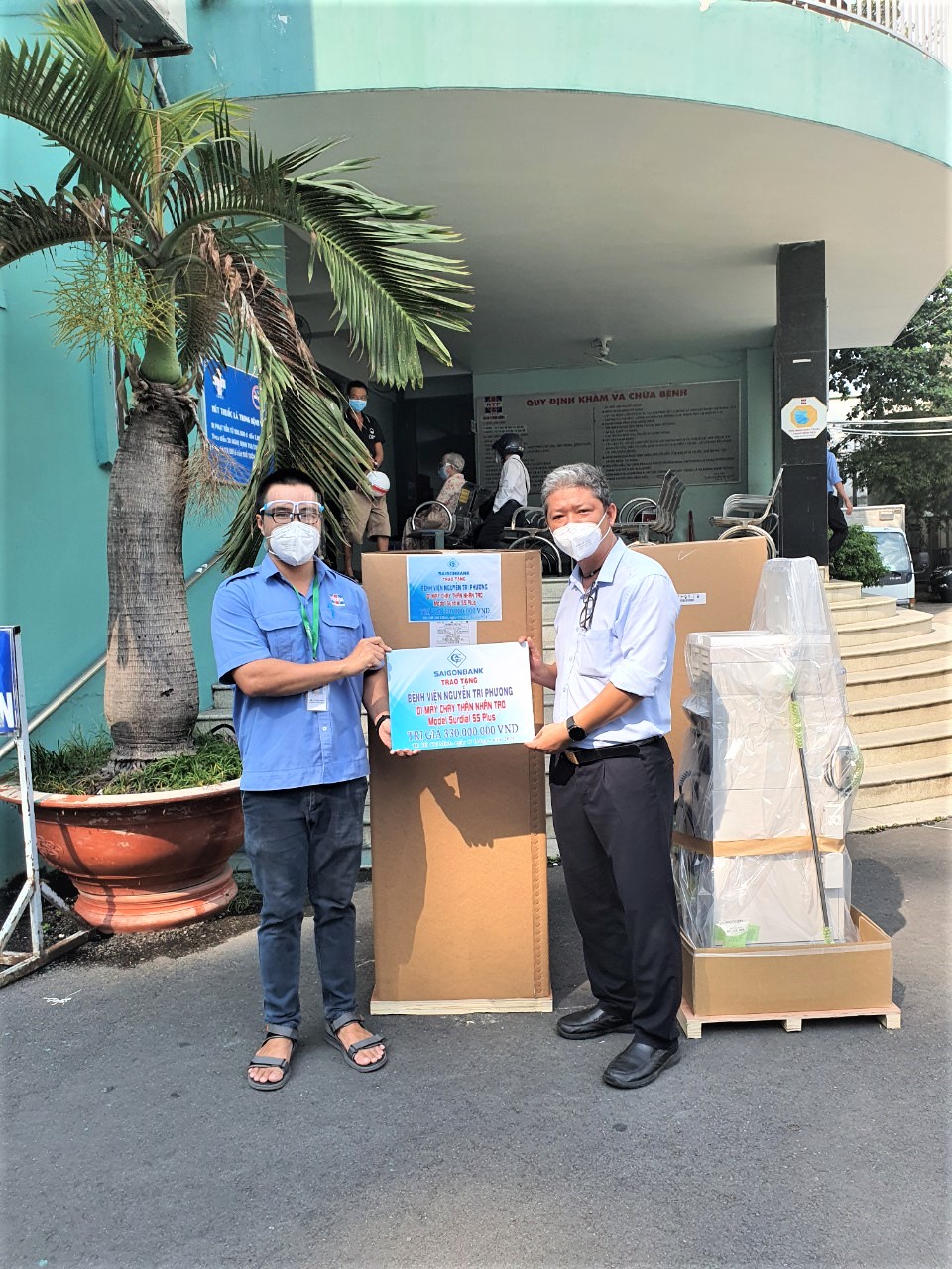 SAIGONBANK trao tặng 01 máy chạy thận cho Bệnh viện Nguyễn Tri Phương