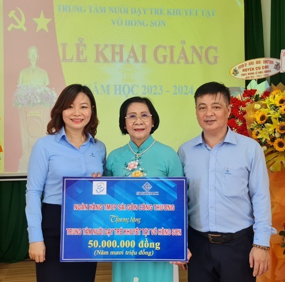SAIGONBANK tài trợ Trung tâm nuôi dạy trẻ khuyết tật Võ Hồng Sơn nhân dịp khai giảng năm học mới