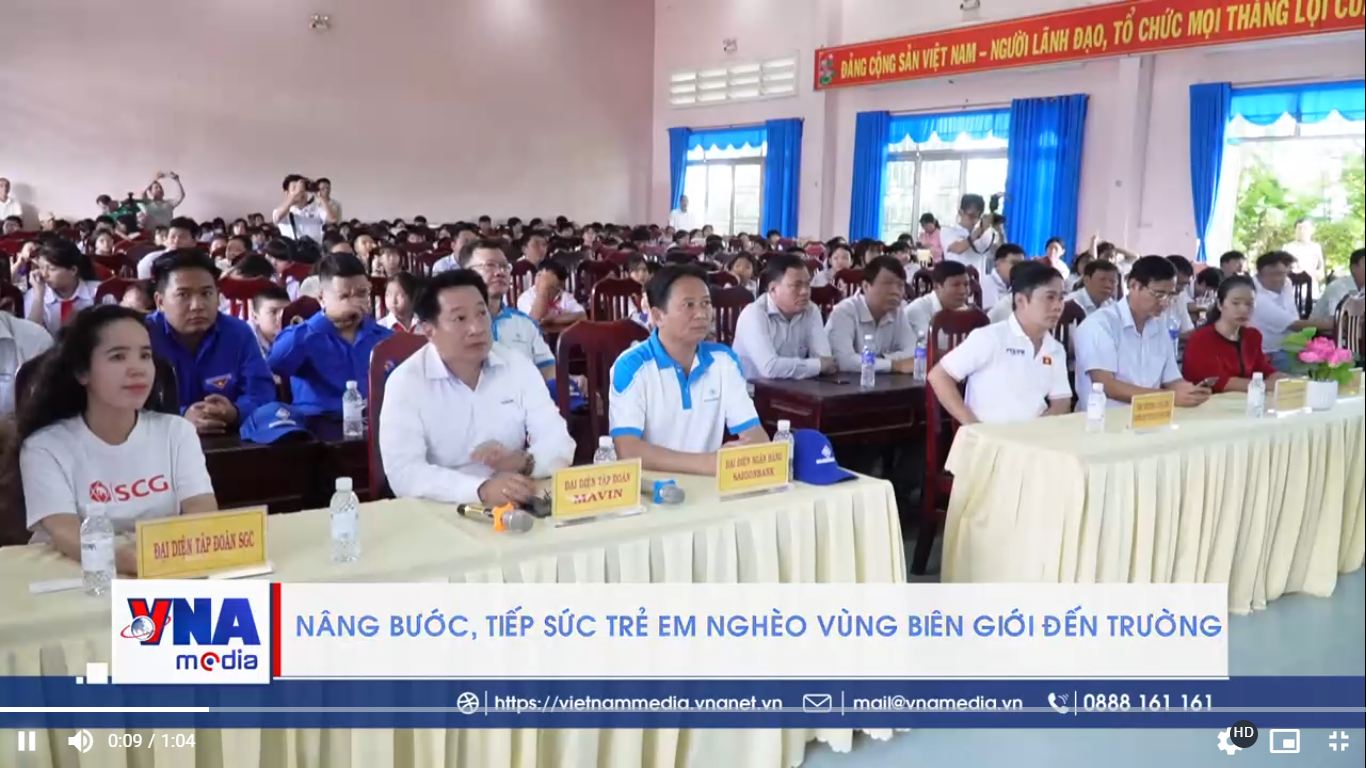 Nâng bước, tiếp sức trẻ em nghèo vùng biên giới đến trường