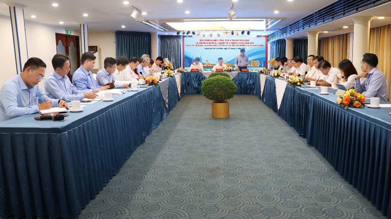 SAIGONBANK THAM DỰ BUỔI LÀM VIỆC VỚI THÀNH ỦY TP. HỒ CHÍ MINH VỀ SƠ KẾT HOẠT ĐỘNG 9 THÁNG ĐẦU NĂM 2025 VÀ PHƯƠNG HƯỚNG, NHIỆM VỤ 3 THÁNG CUỐI NĂM ĐỐI VỚI CÁC DOANH NGHIỆP KINH TẾ ĐẢNG