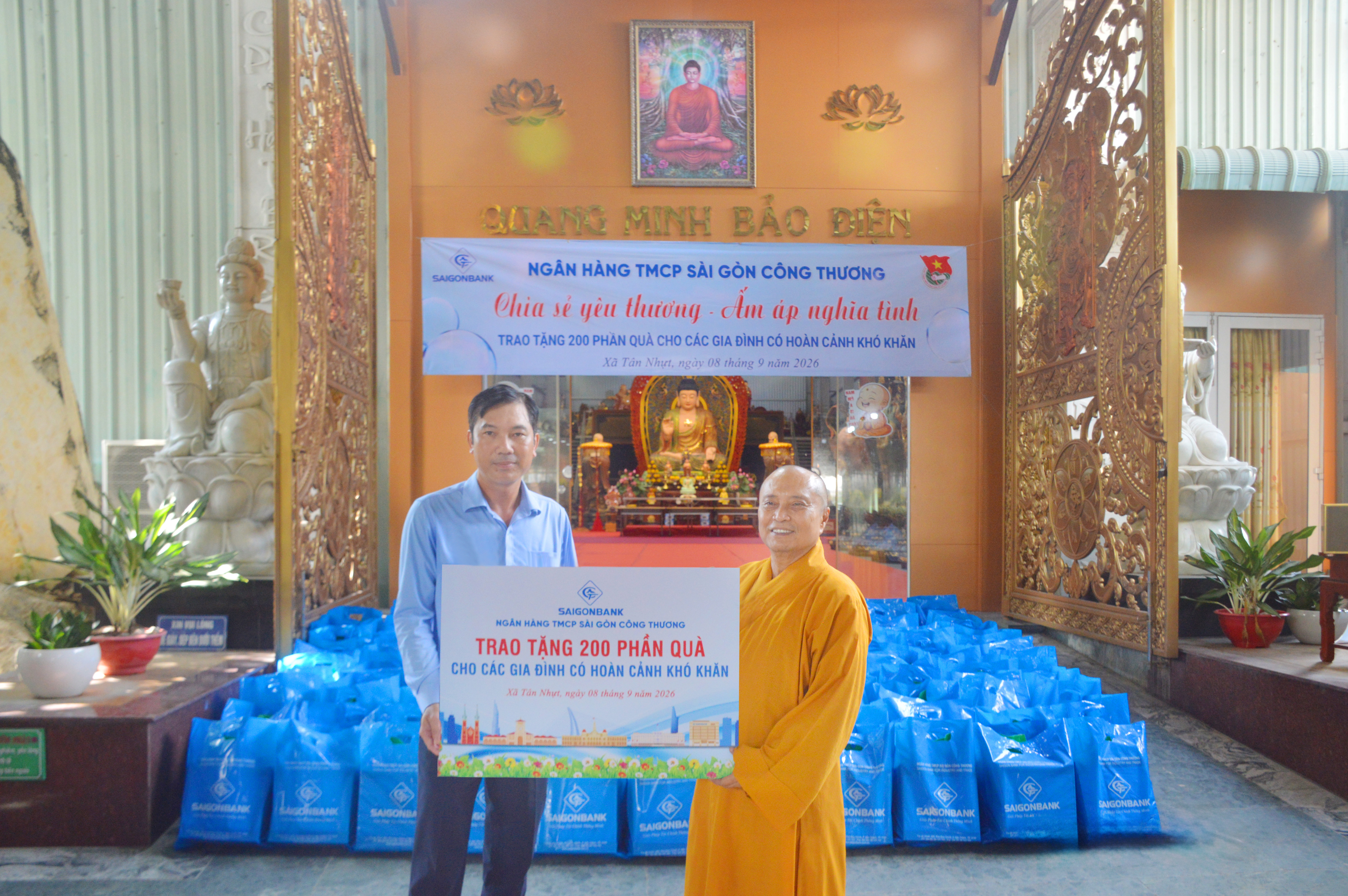 SAIGONBANK trao 200 phần quà cho các gia đình có hoàn cảnh khó khăn tại xã Tân Nhựt, Thành phố Hồ Chí Minh