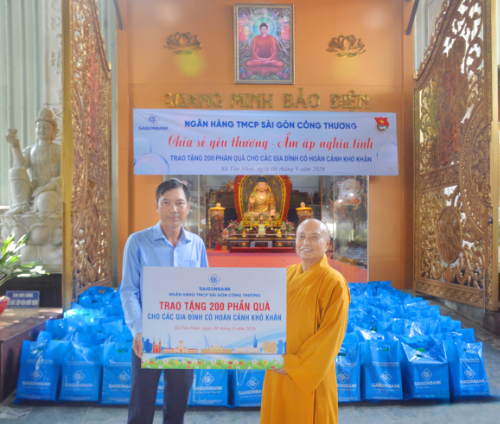 SAIGONBANK trao 200 phần quà cho các gia đình có hoàn cảnh khó khăn tại xã Tân Nhựt, Thành phố Hồ Chí Minh