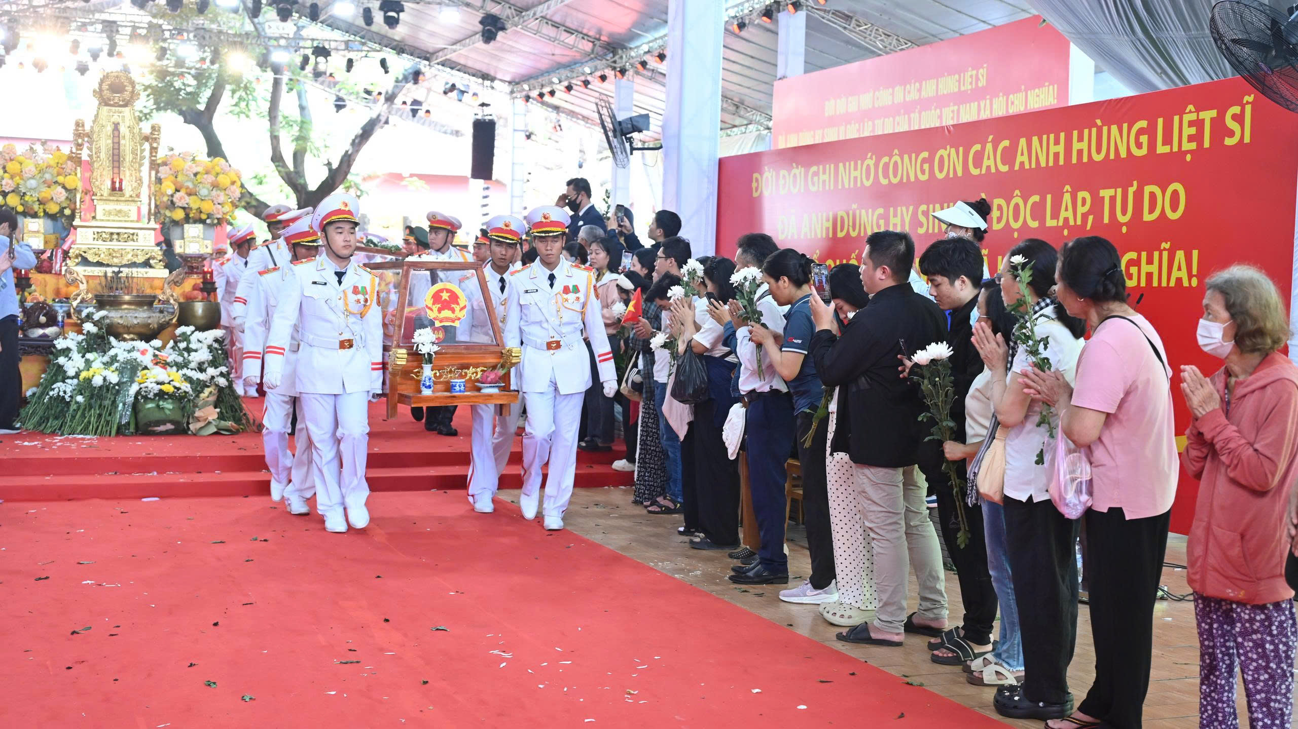 Tưởng nhớ, tri ân các Anh hùng liệt sĩ đã hy sinh vì độc lập, tự do của Tổ quốc